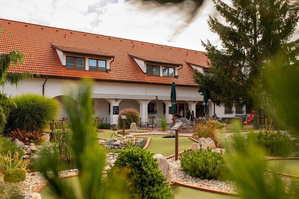 Hotel Tišnovská Rychta Esterno foto